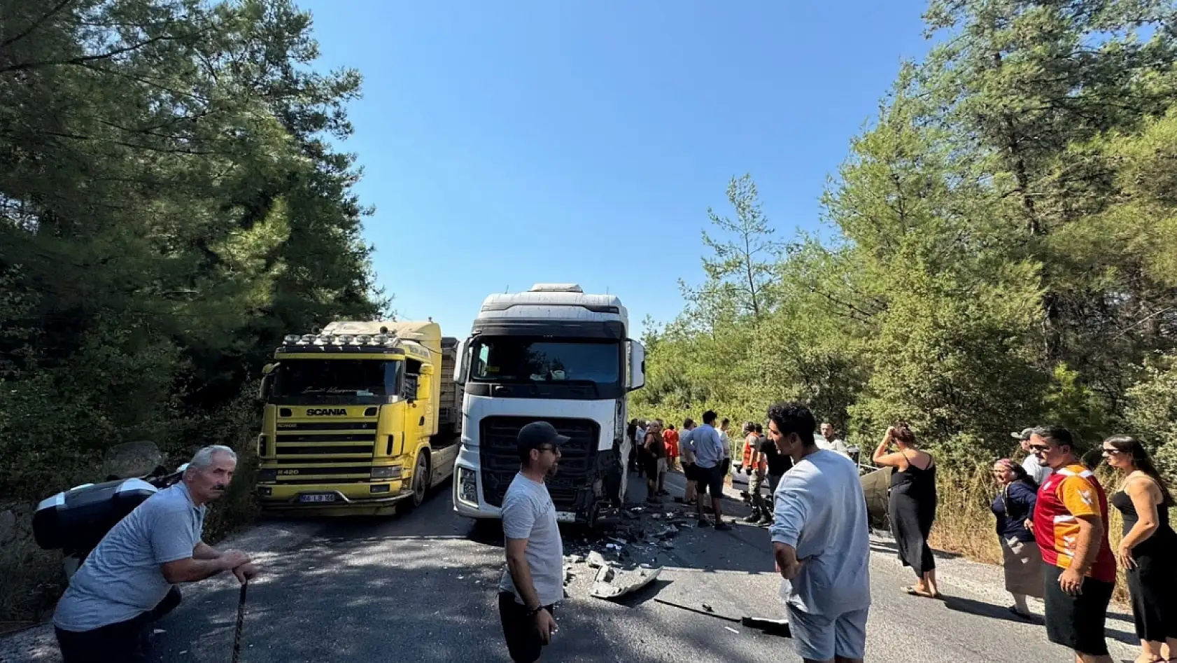 Milas Ören Yolunda Sollama Faciası: Otomobil TIR'la Kafa Kafaya Çarpıştı