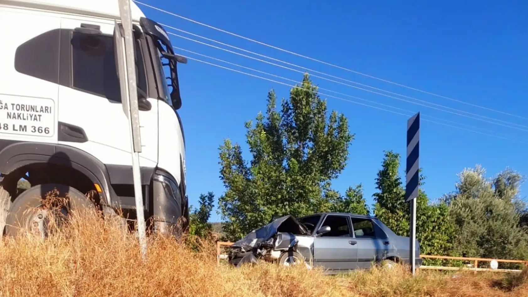 Milas'ta tır ile otomobil çarpıştı: 1 kişi yaralandı