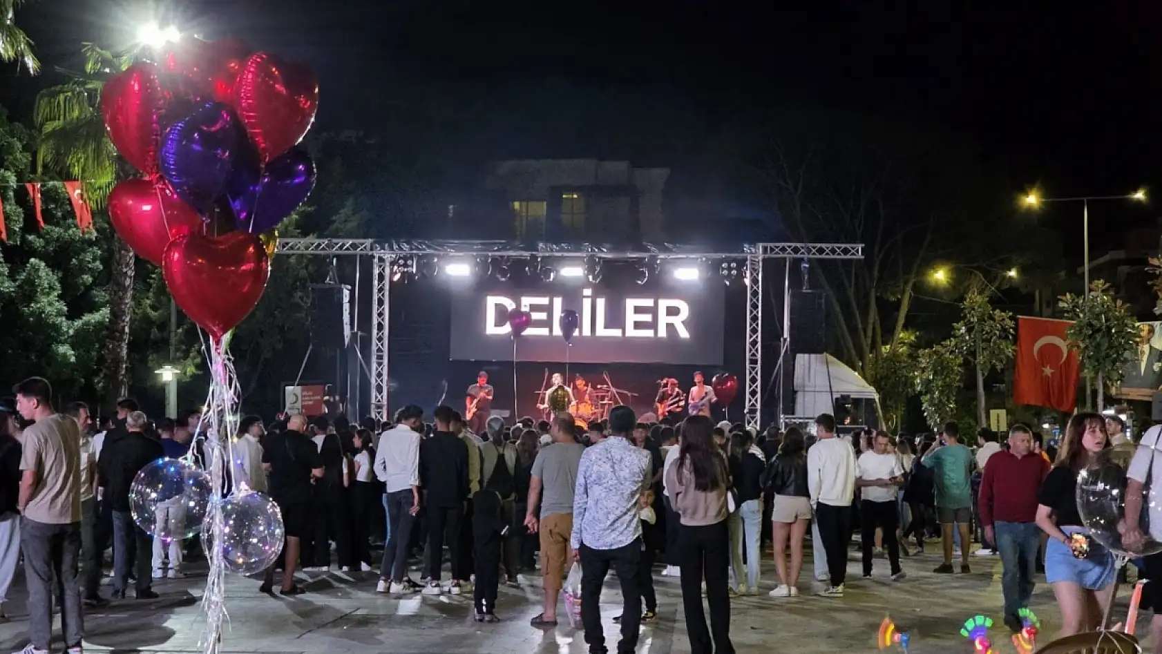 Milaslı Deliler grubu Türkiye'nin en iyi genç müzik grubu seçildi