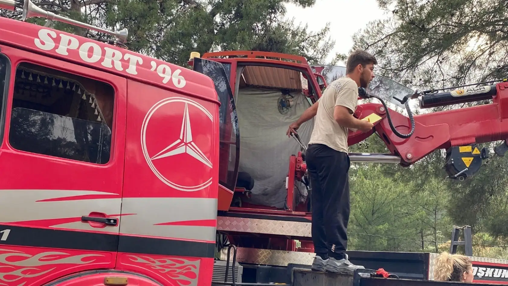 Aşırı Yağış Kazaya Neden Oldu: Milas Ören Yolu Kapandı