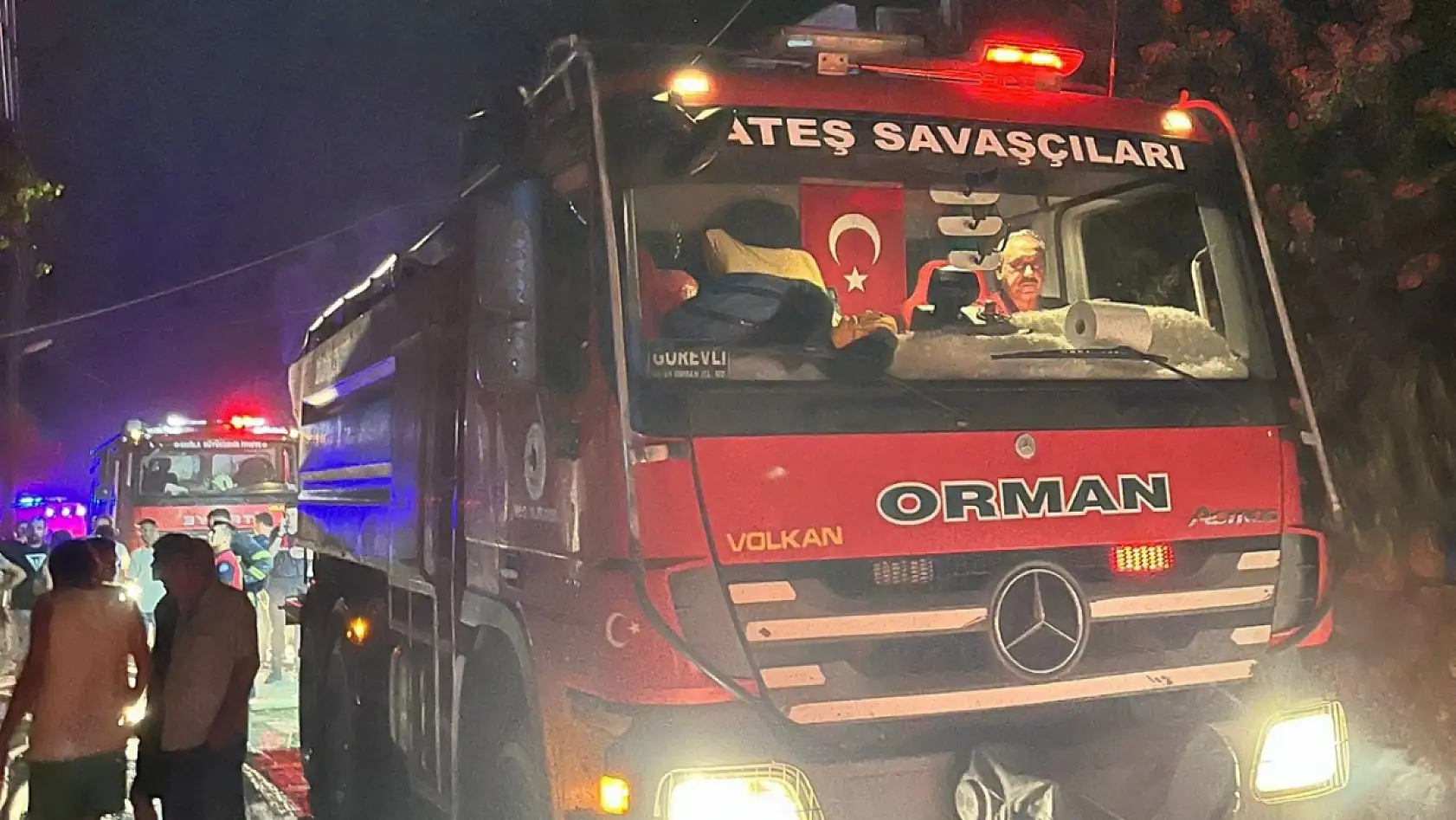 Milas Kandak Mahallesi'nde Ev Yangını: Ekipler Seferber Oldu