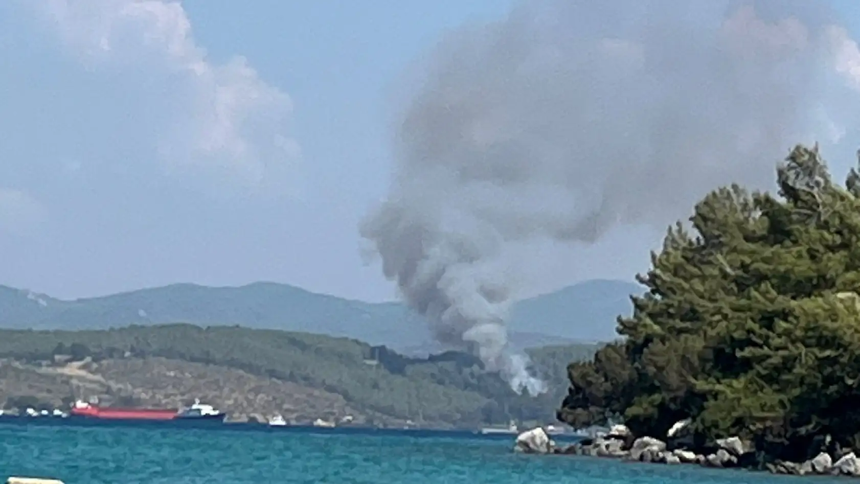 Güvercinlik'te Korkutan Orman Yangını: Ekipler Zamanla Yarışıyor