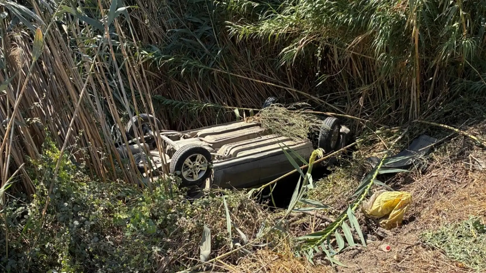 Milas'ta Kontrolden Çıkan Araç Takla Atarak Sazlığa Düştü