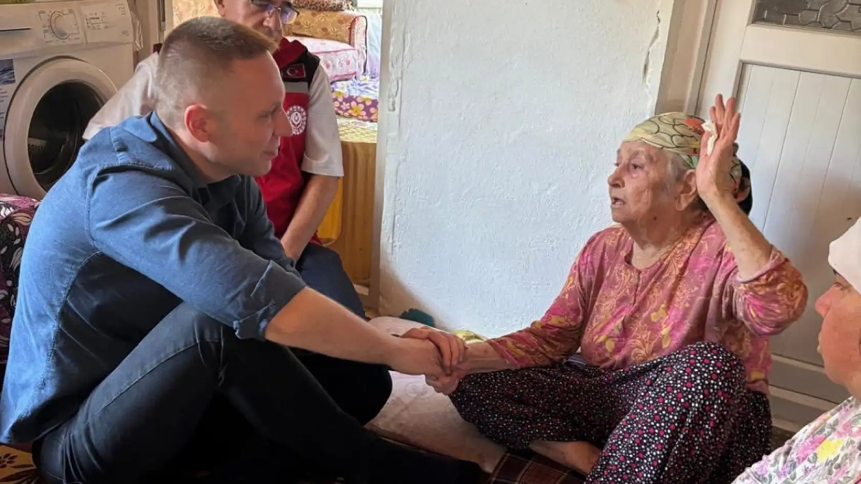 Milas'ta 30 Yıldır Engelli Kızına Bakan 88 Yaşındaki Anneye Devletin Şefkat Eli Uzandı