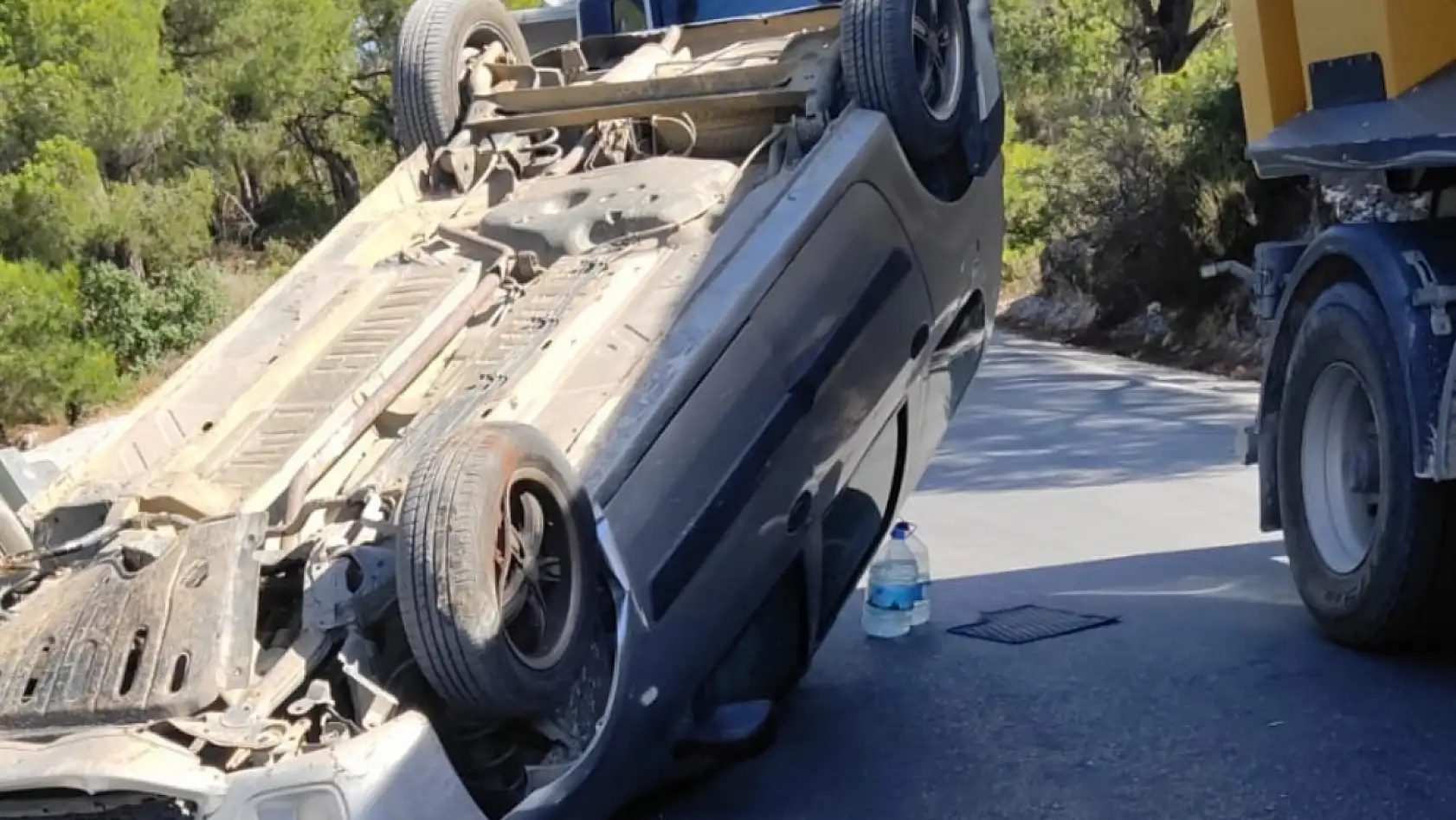 Milas Labranda yolunda otomobil çakıla kapılıp takla attı: 2 yaralı