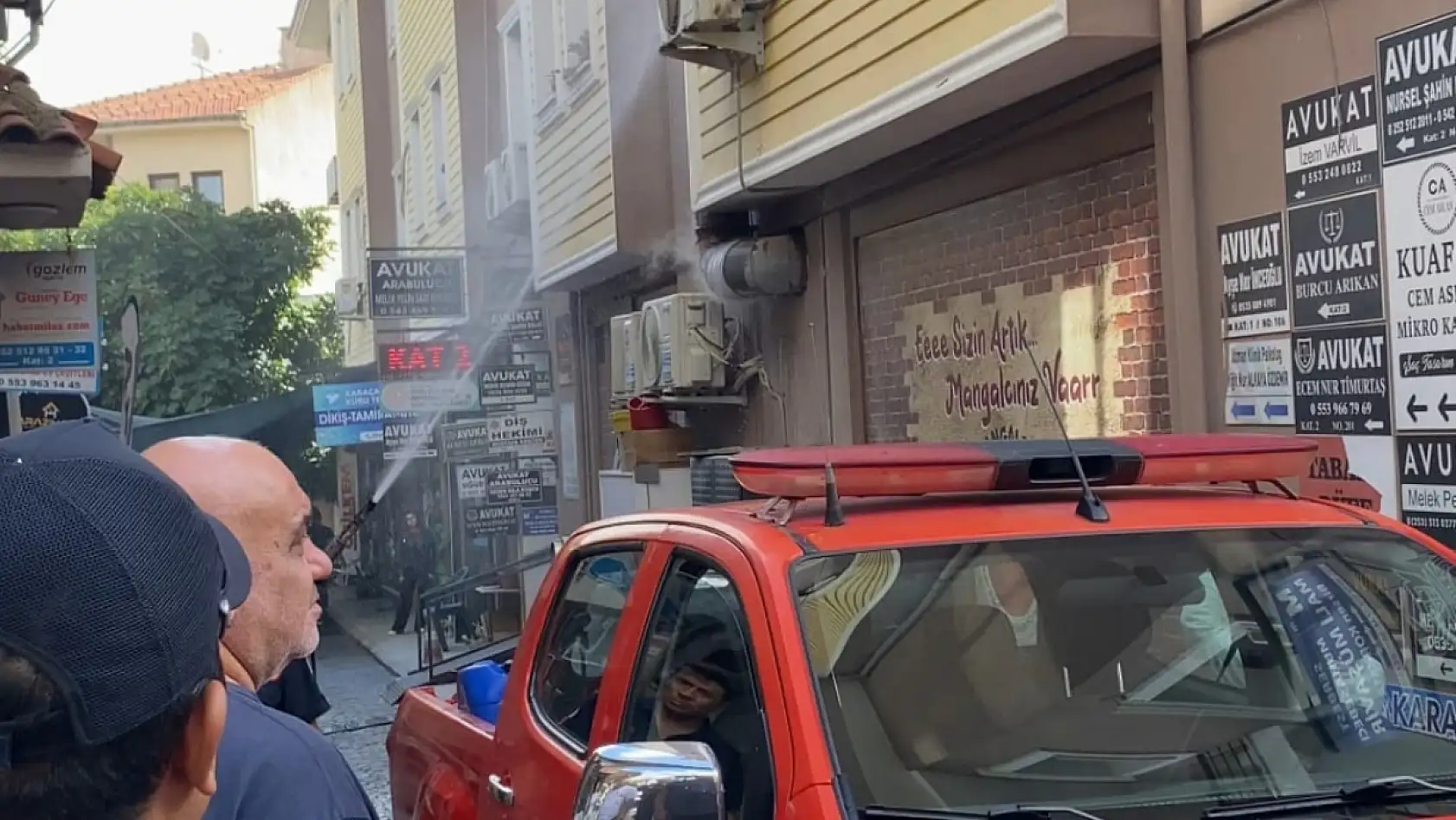 Milas'ta lokanta bacasında çıkan yangın paniğe neden oldu
