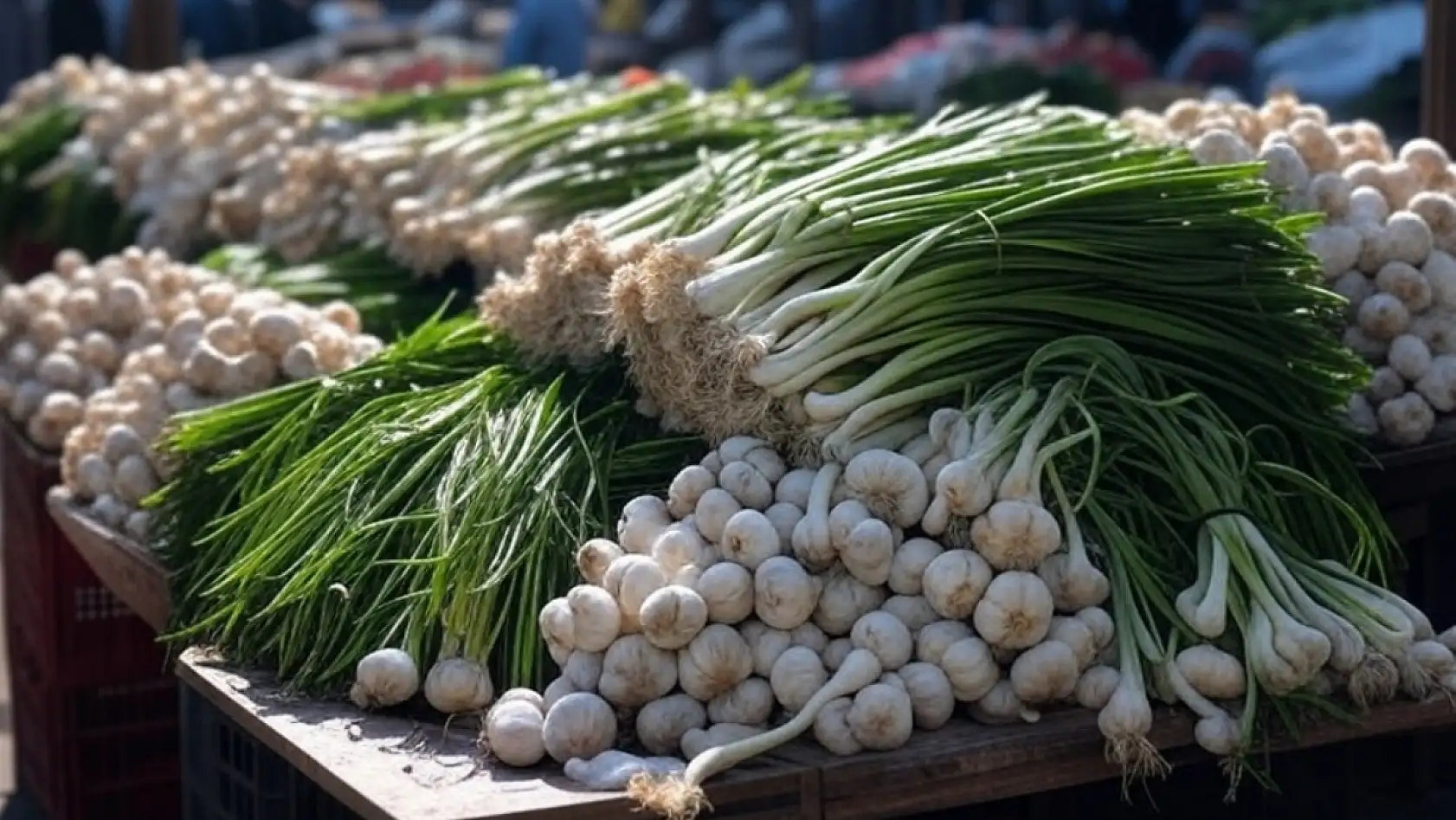 Pazarda bahar erken geldi: Milas tezgâhlarında neler var?