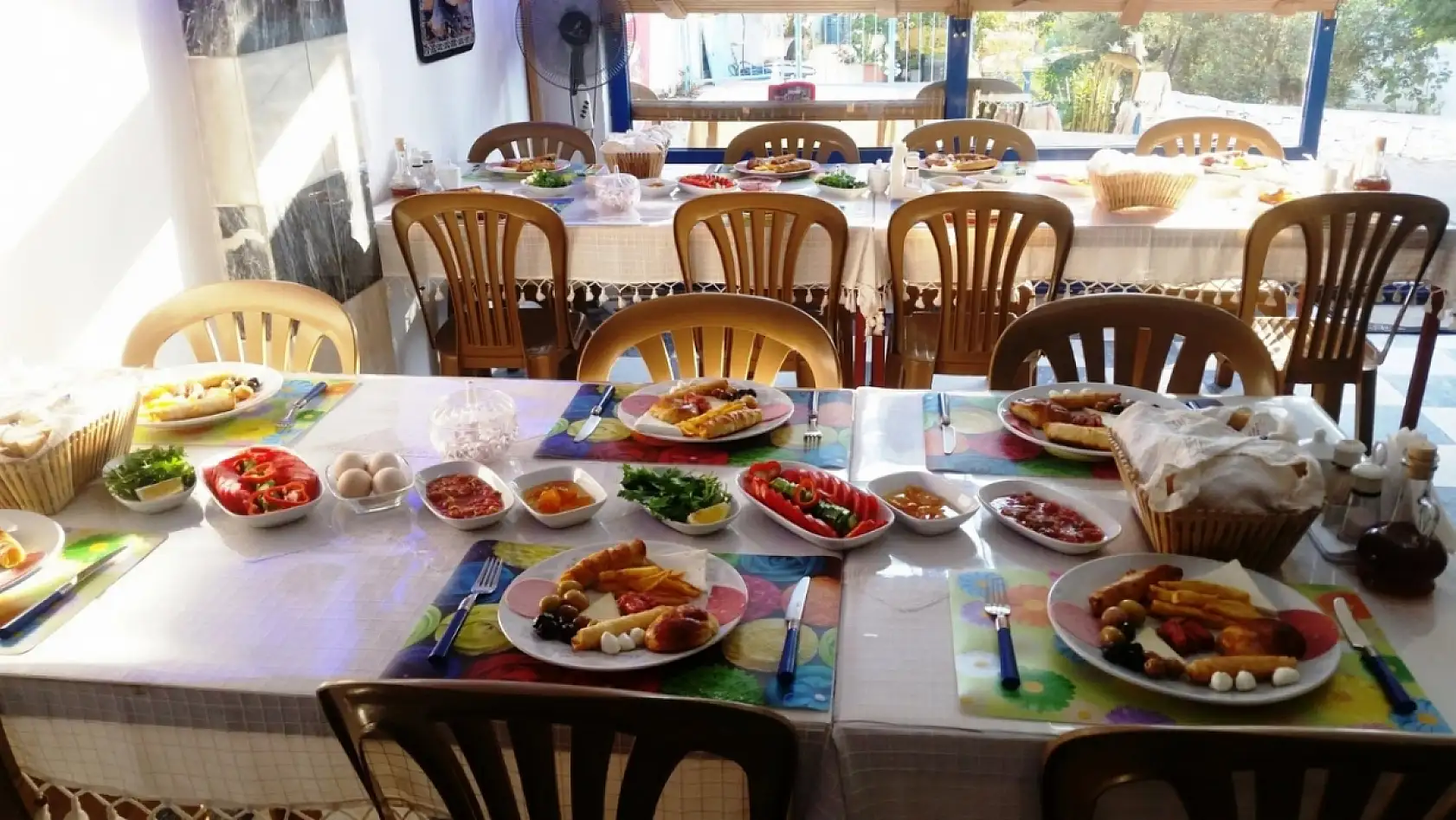 Milas'ta Bayram Sabahları: Deniz Manzaralı Kahvaltı ve Sahil Kafeleri