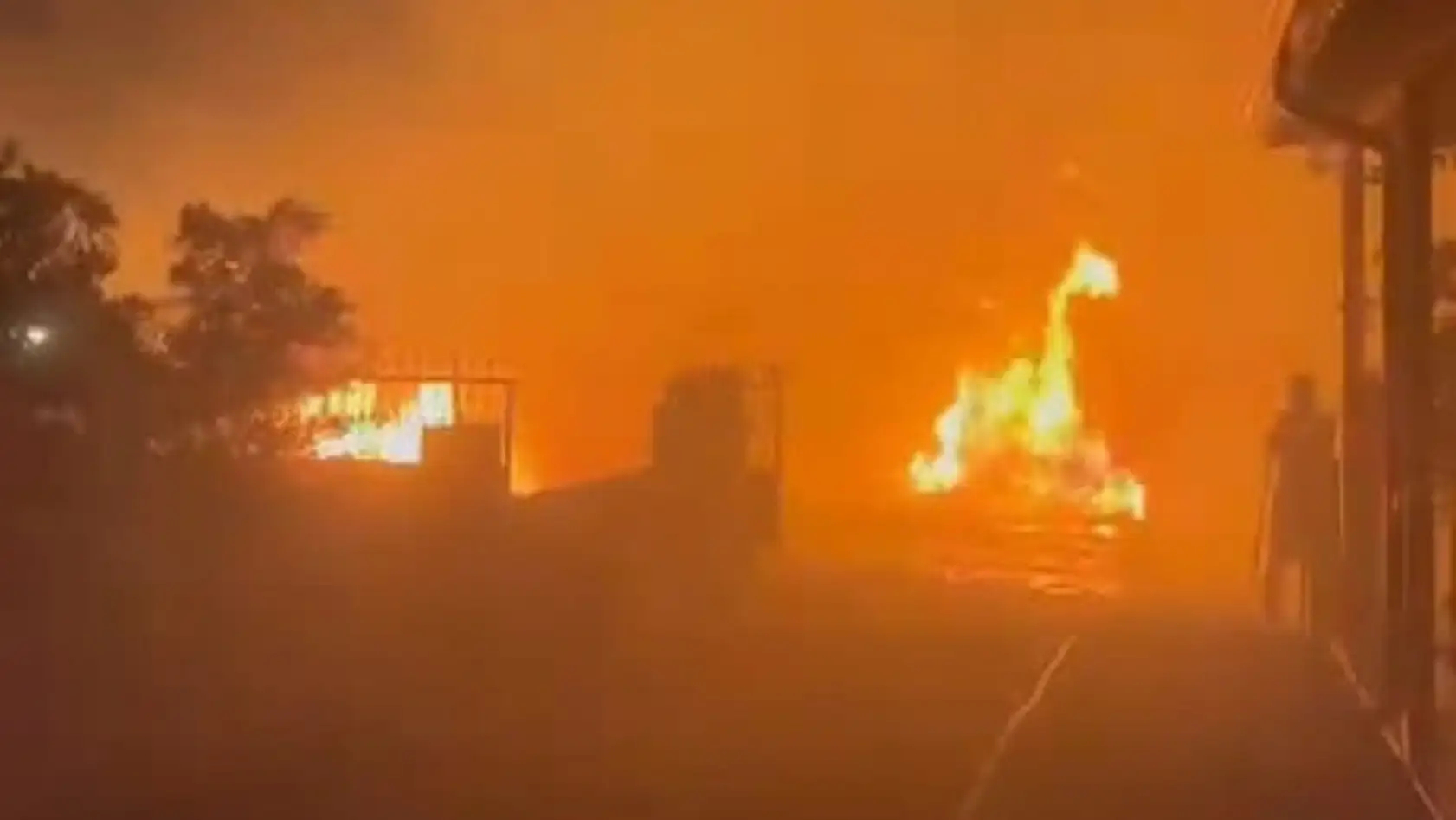 Milas'ın Ören Mahallesi'nde Elektrik Tellerinden Çıkan Yangın Paniğe Neden Oldu