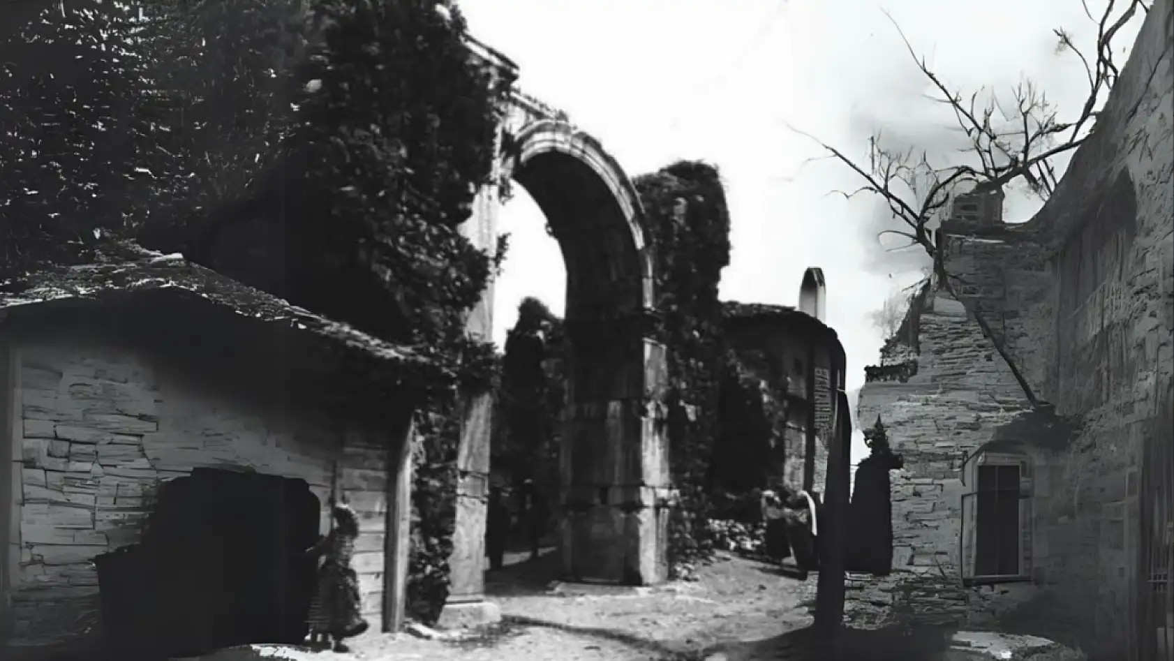 Milas'ta bulunan bu kapıdan geçen herkes tanrıların gözü önündeydi
