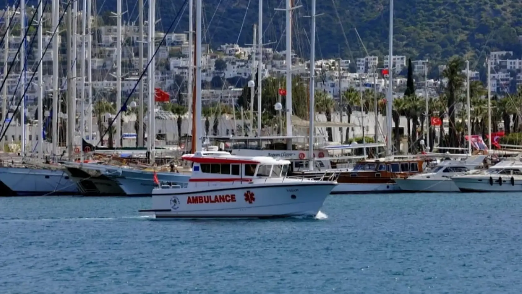 Devlet, Bodrum'dan deniz ambulansı gönderdi: Yunanistan'da vatandaşını sahipsiz bırakmadı