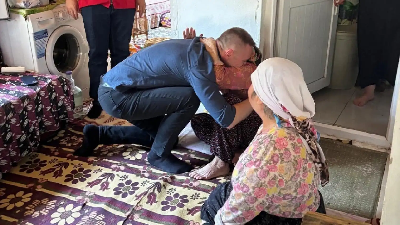 Milas'ta 30 Yıldır Engelli Kızına Bakan 88 Yaşındaki Anneye Devletin Şefkat Eli Uzandı