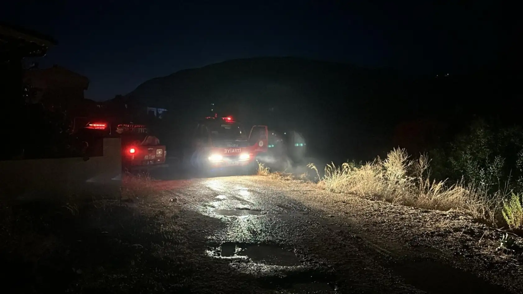 Milas'ın Ören Mahallesi'nde Elektrik Tellerinden Çıkan Yangın Paniğe Neden Oldu