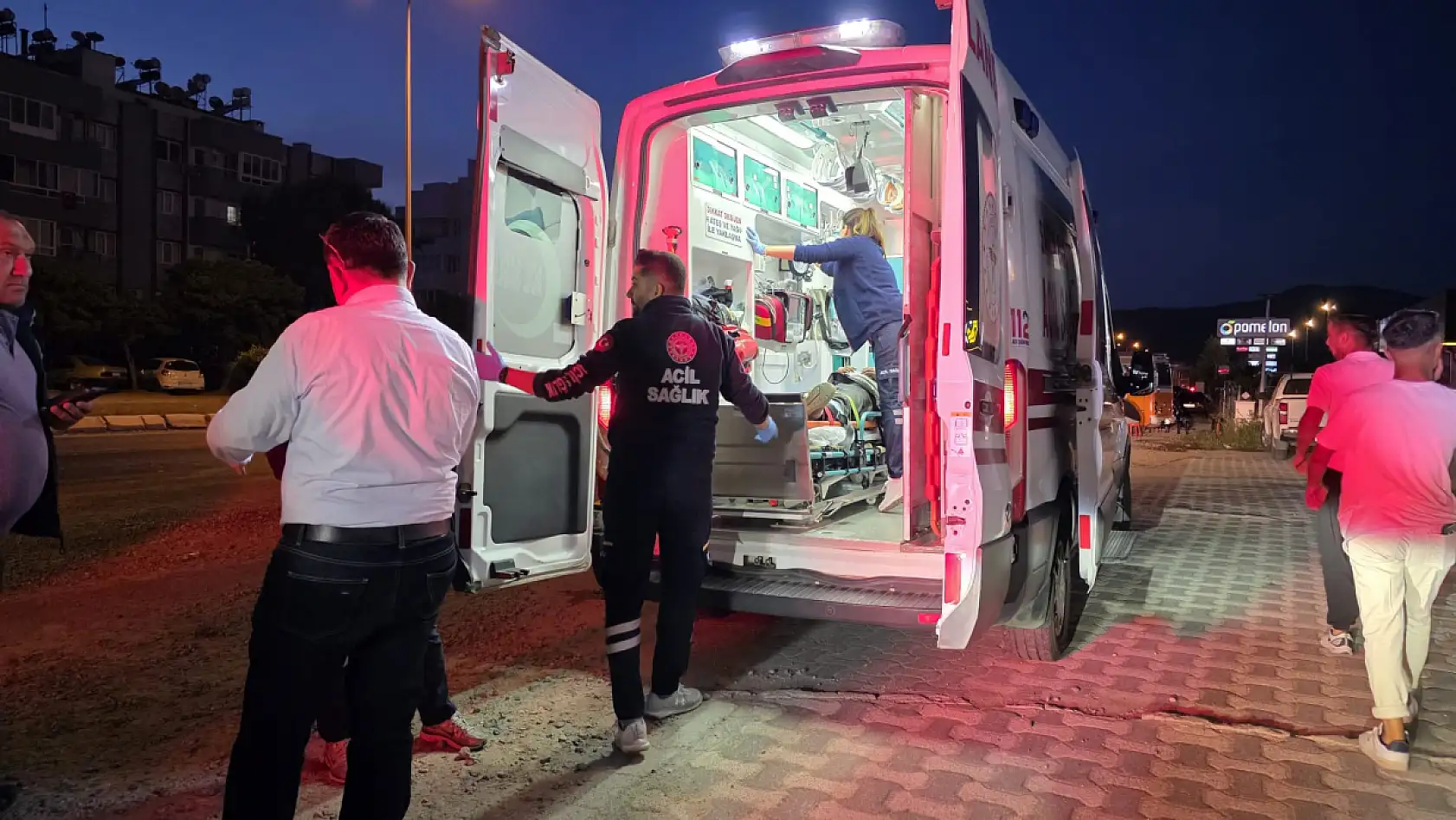 Kamyonet Kasasından Düşen Kişi Yaralandı
