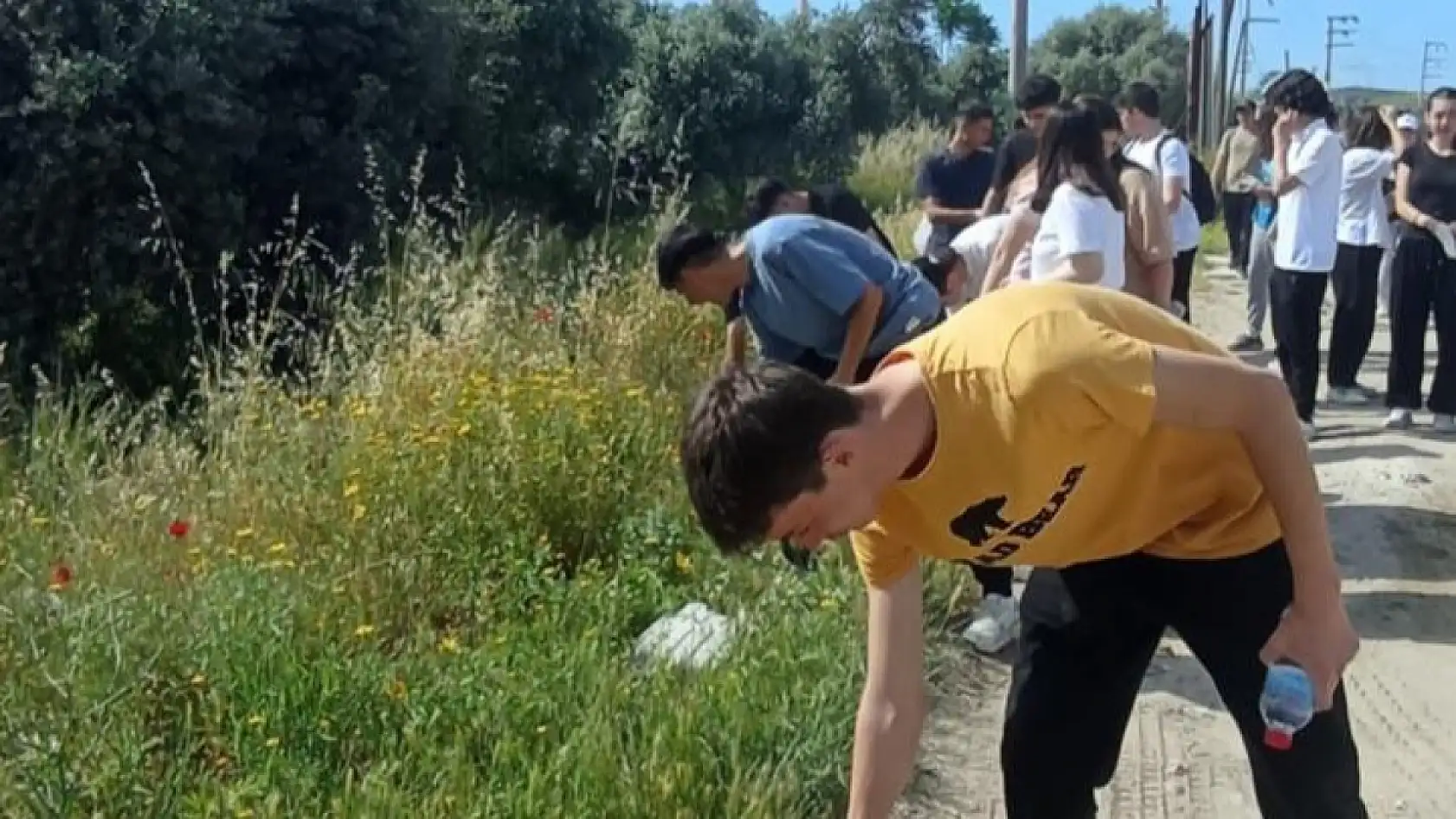 Milas'ta öğrenciler çevreyi korumak için yürüdü