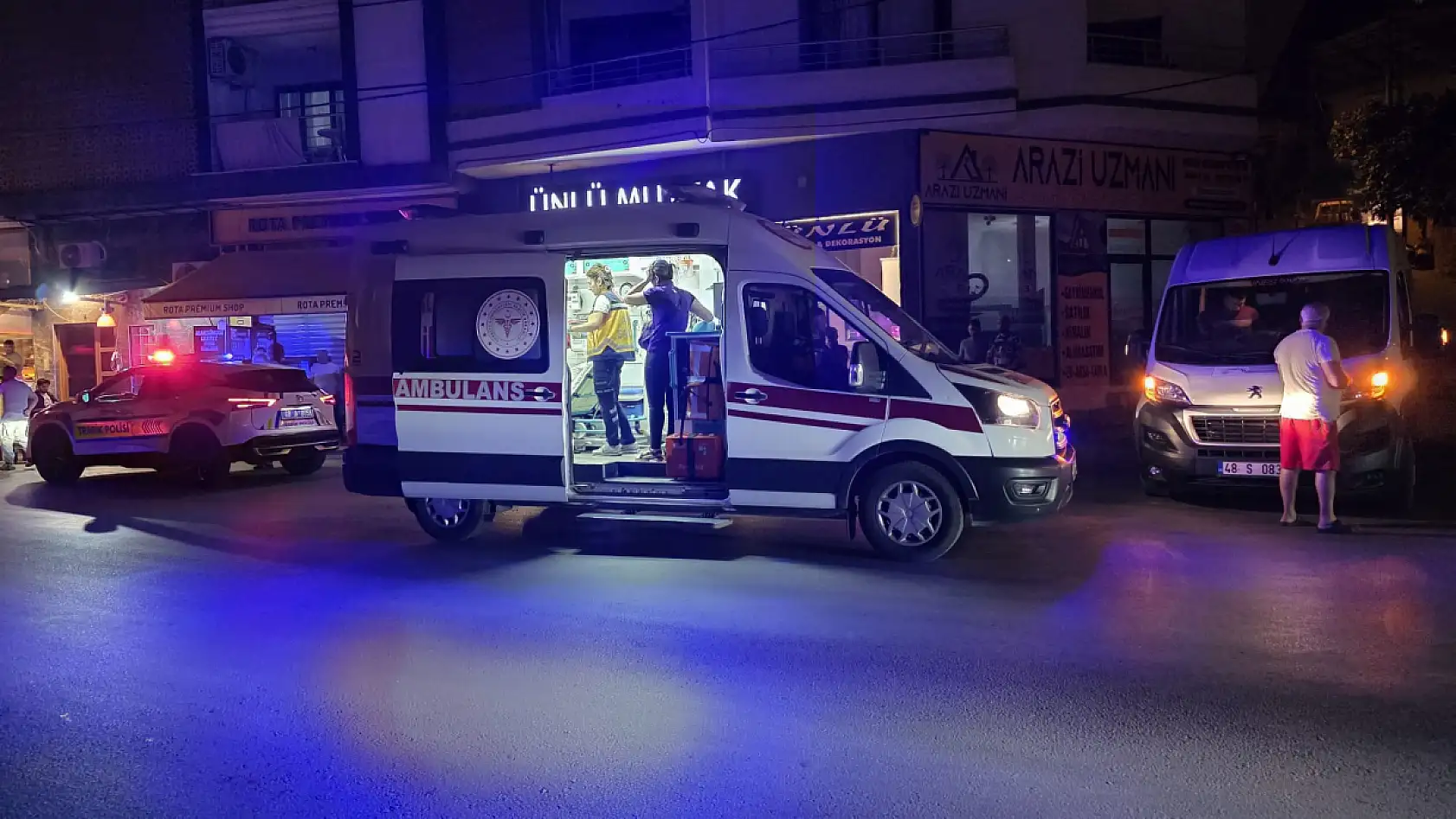 Milas'ta minibüs motosiklete çarptı: 16 yaşındaki sürücünün parmakları kırıldı