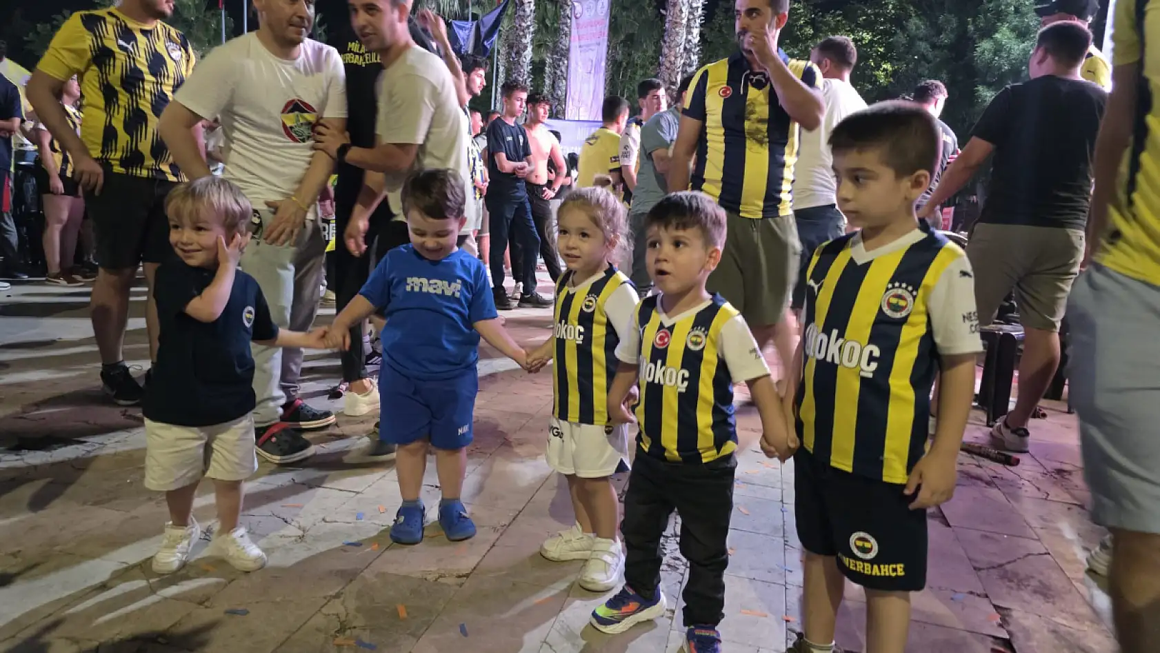 Fenerbahçe Beko'nun EuroLeague şampiyonluğu Milas'ta coşkuyla kutlandı