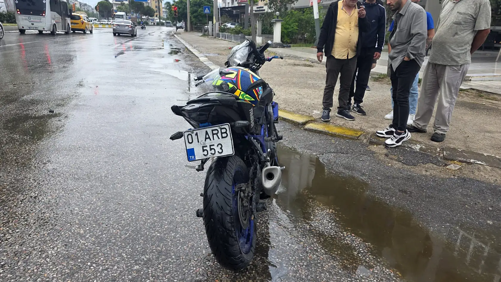 Milas'ta Motosiklet ile Kamyonet Çarpıştı: Bir Kişi Yaralandı