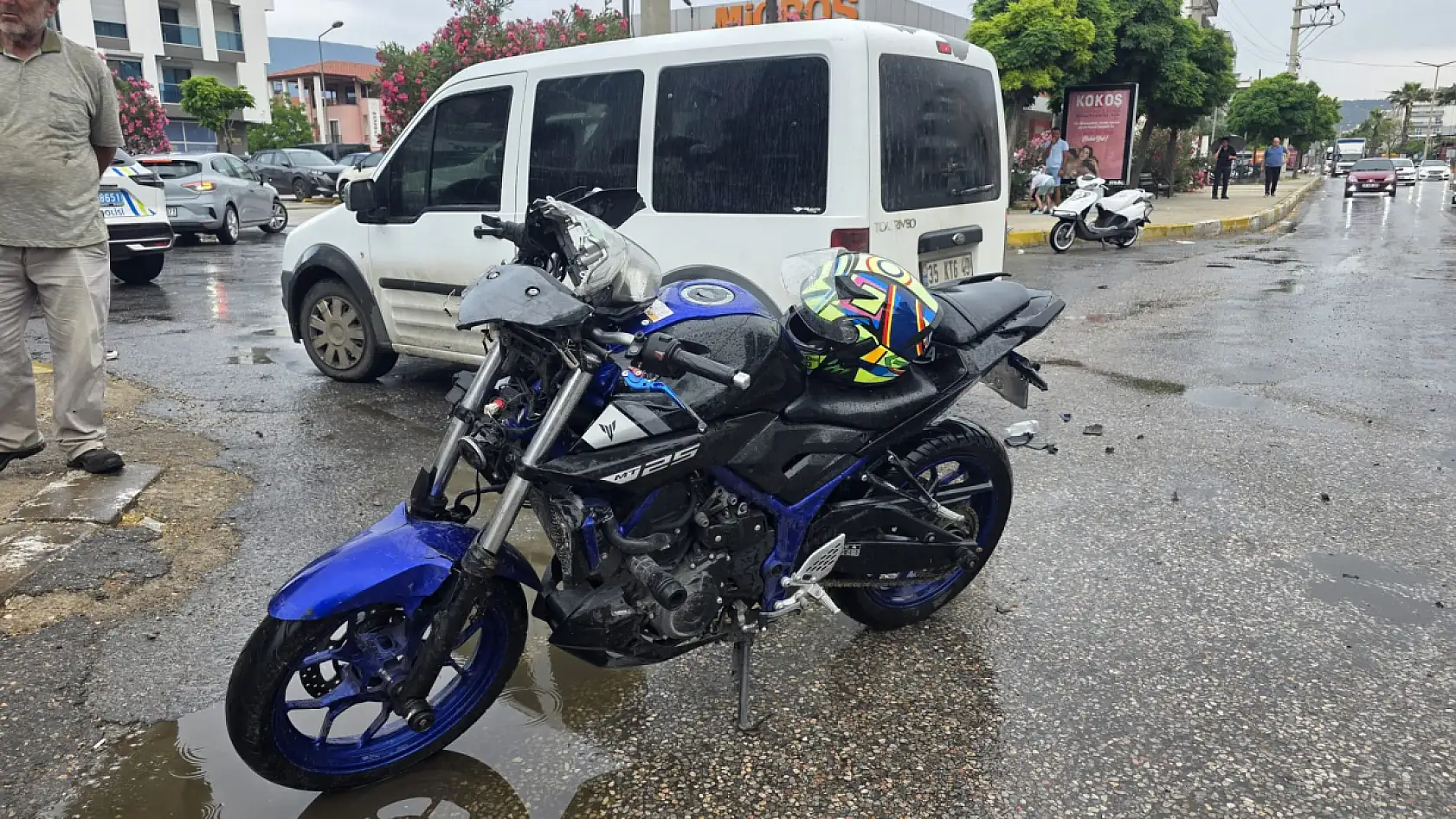 Milas'ta Motosiklet ile Kamyonet Çarpıştı: Bir Kişi Yaralandı