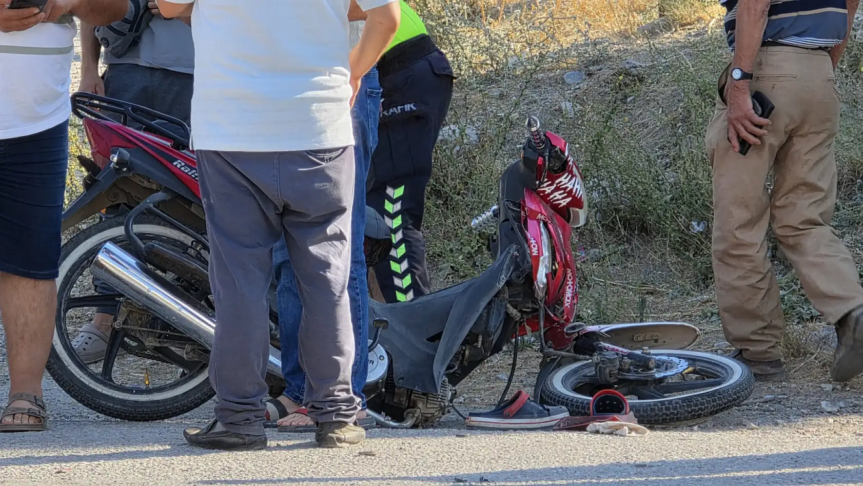 Milas'ta Minibüs ile Motosiklet Çarpıştı: Başhekim İlk Müdahaleyi Yaptı