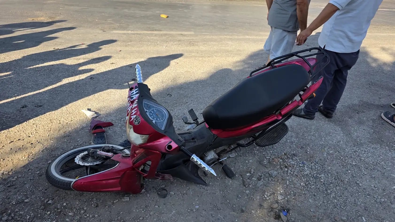 Milas'ta Minibüs ile Motosiklet Çarpıştı: Başhekim İlk Müdahaleyi Yaptı