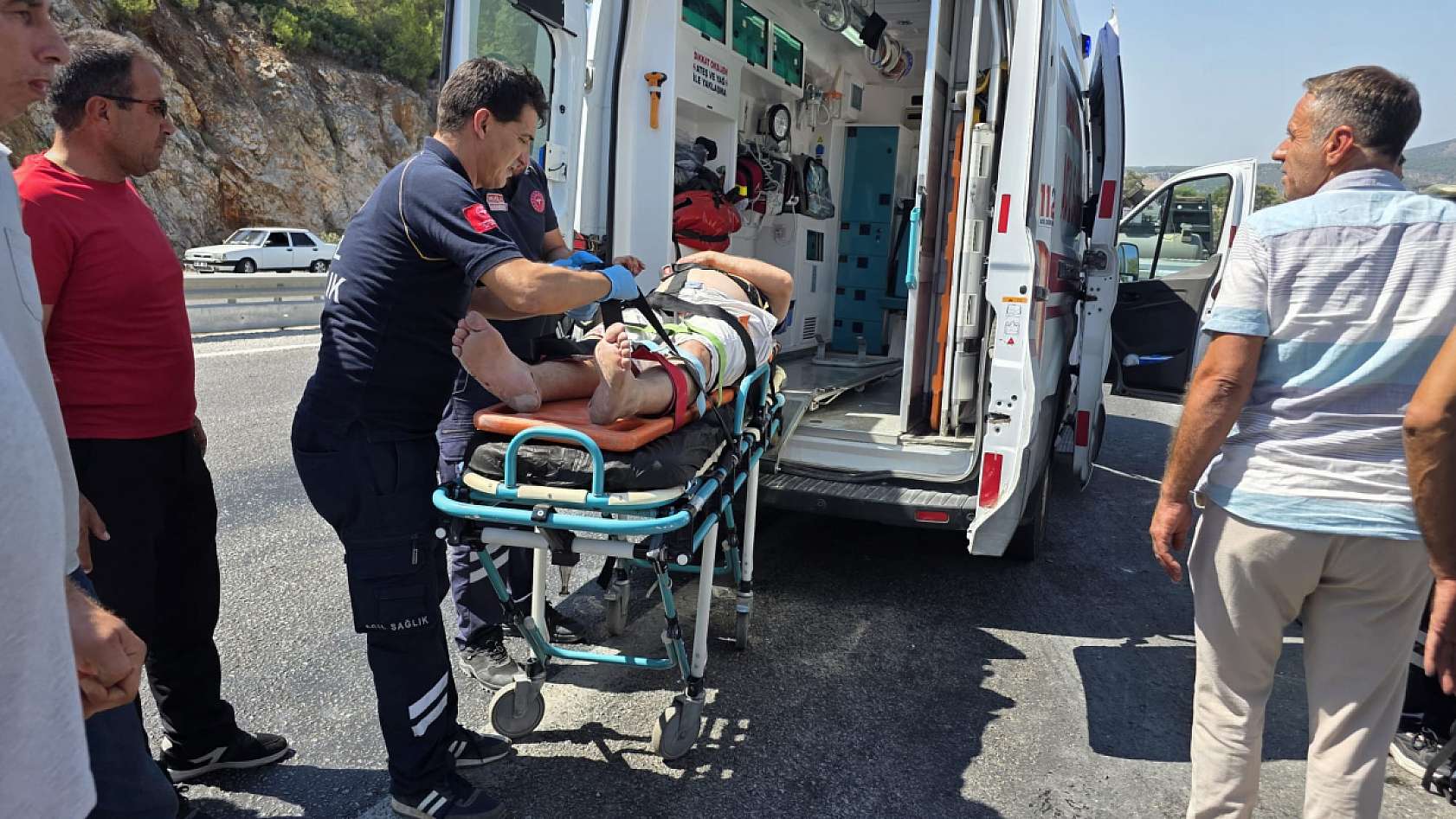 Arka Lastiği Patlayan Otomobil Kontrolden Çıktı: 3 Yaralı