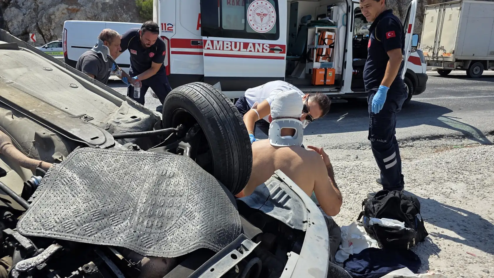 Arka Lastiği Patlayan Otomobil Kontrolden Çıktı: 3 Yaralı