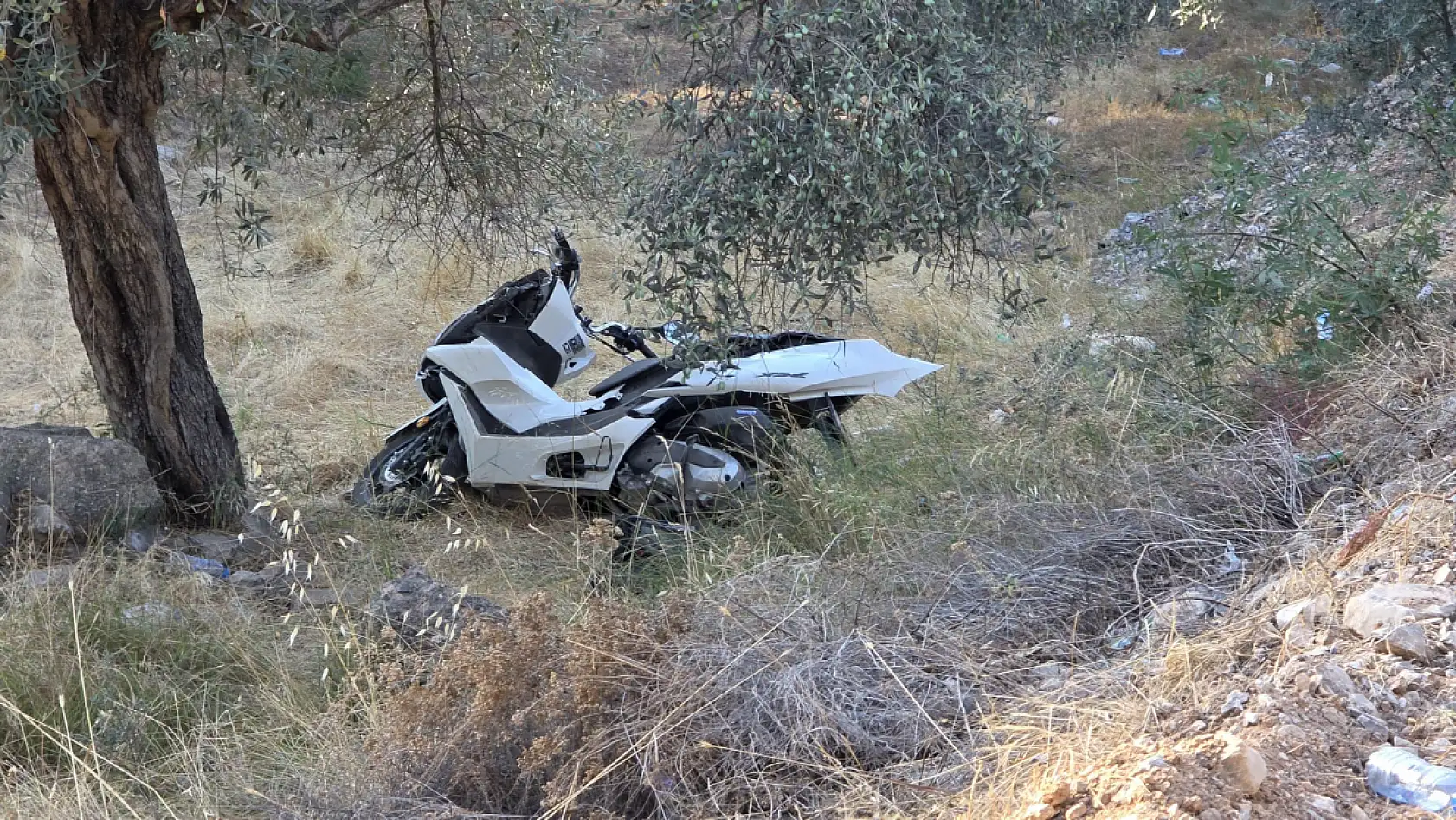 Milas'ta Sollama Faciası: Motosiklet Şarampole Uçtu