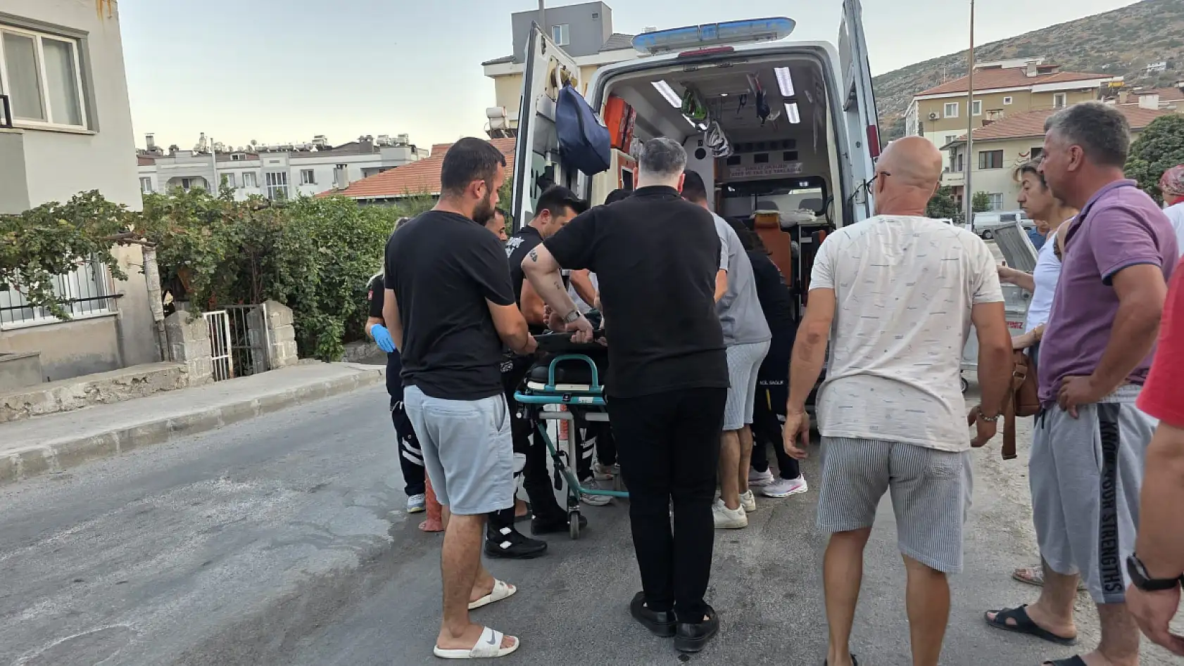 Milas'ta Kontrolden çıkan otomobil banketten aşağı düştü: 1 Kişi Yaralandı