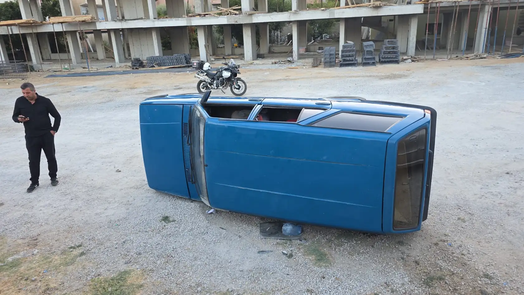 Milas'ta Kontrolden çıkan otomobil banketten aşağı düştü: 1 Kişi Yaralandı