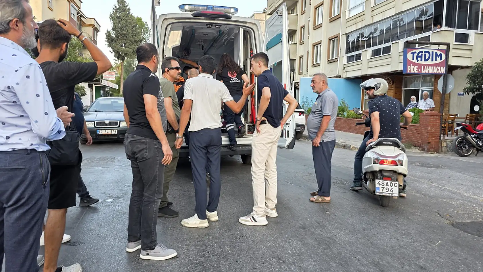 Milas'ta Barış Caddesi'nde kaza: motosiklet sürücüsü yaralandı