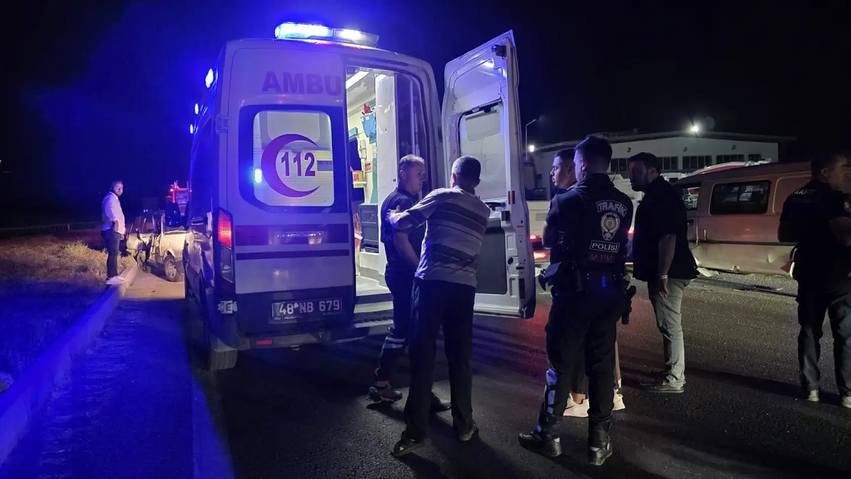 Milas-Söke Karayolunda Otomobiller Çarpıştı: 3 Yaralı