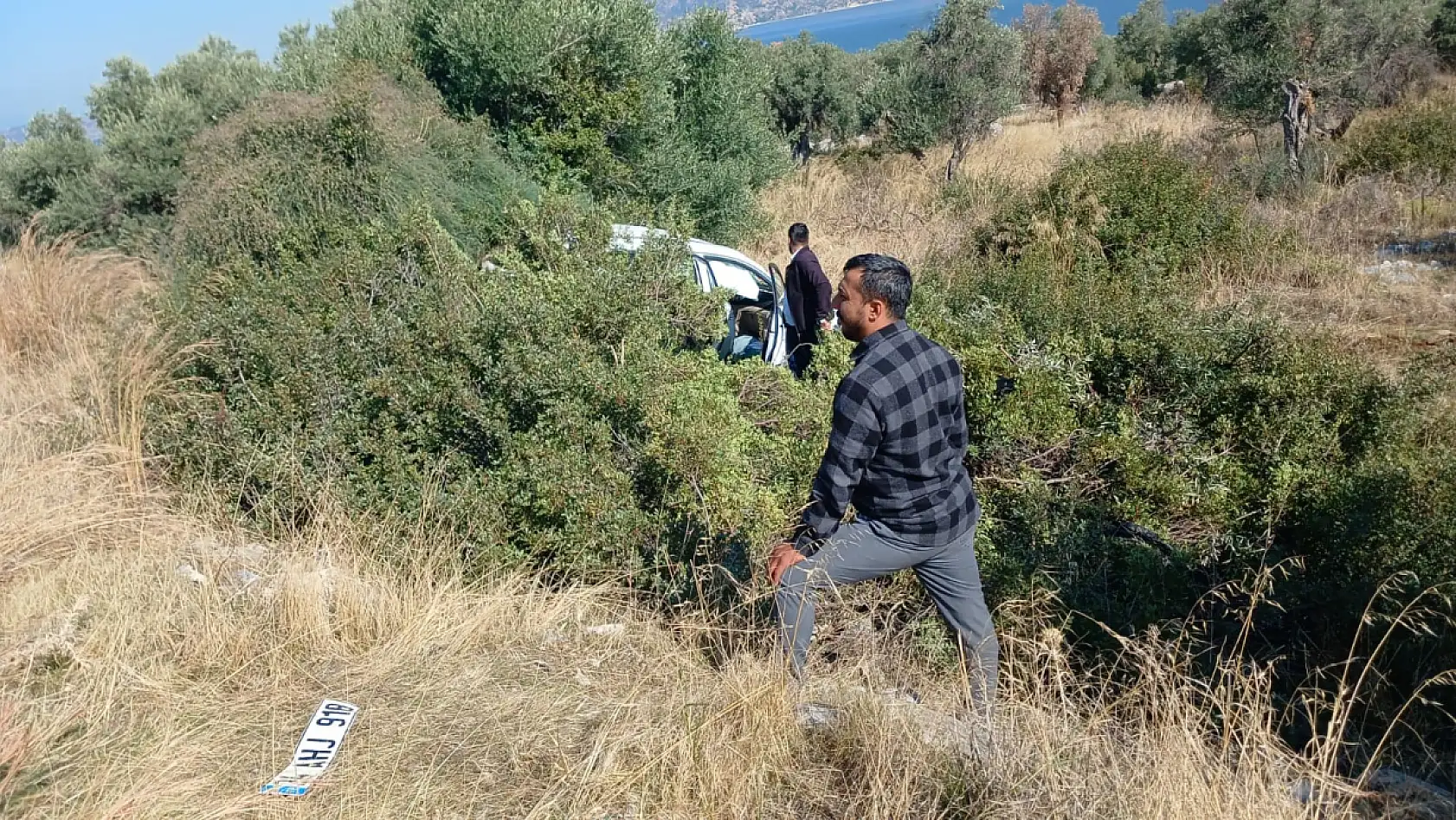 Milas'ta Otomobil Araziye Uçtu: 2 Yaralı