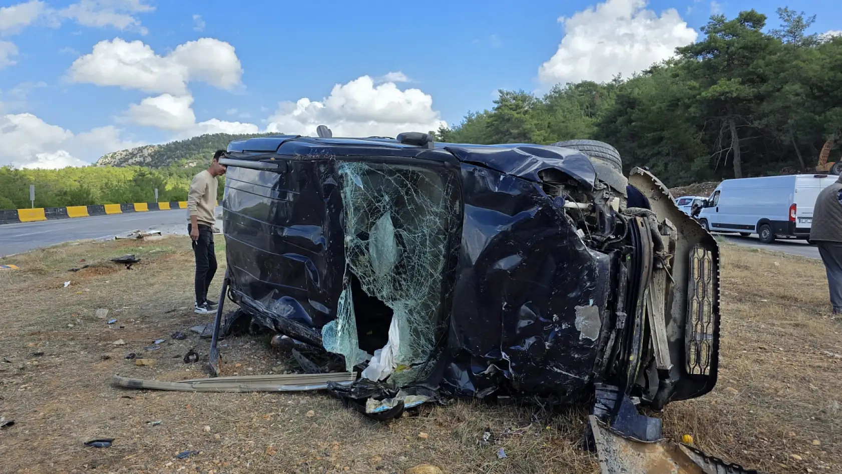 Milas'ta Boğa Yokuşu'nda Kaza: Kamyonla Çarpışan Otomobil Takla Attı 1 Kişi Yaralandı