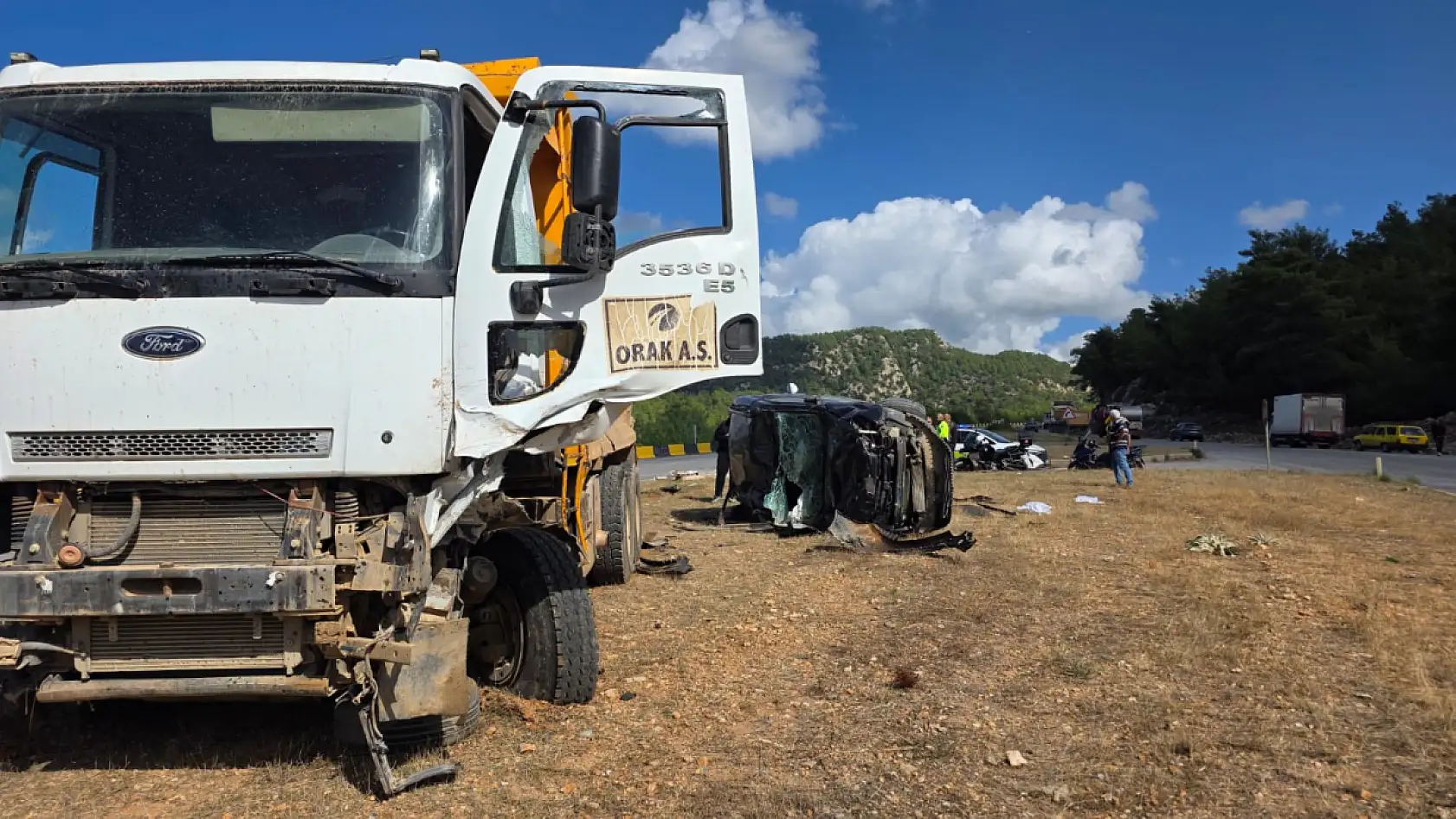 Milas'ta Boğa Yokuşu'nda Kaza: Kamyonla Çarpışan Otomobil Takla Attı 1 Kişi Yaralandı