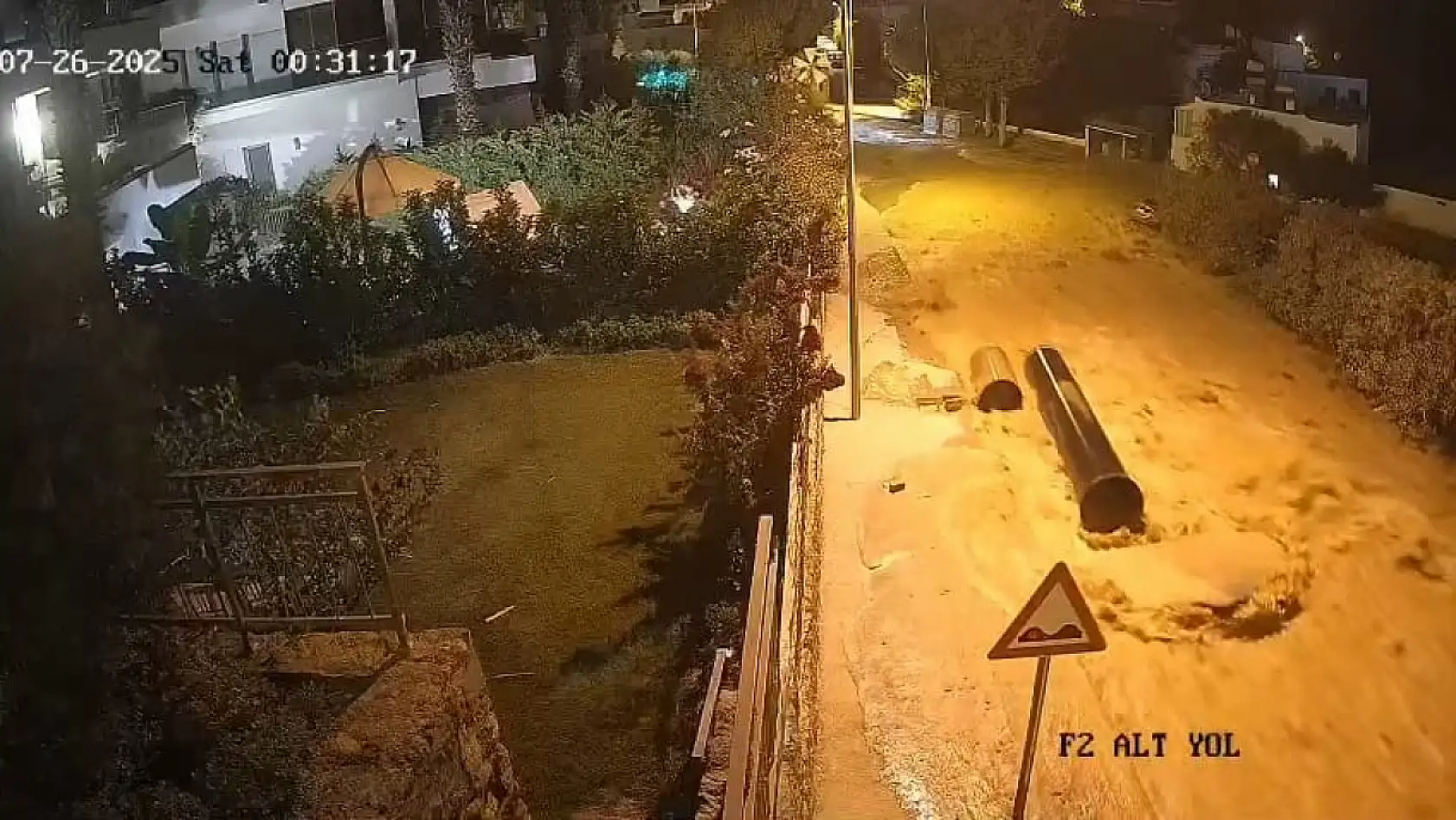 Bodrum'da Ana İsale Hattı Patladı: Vatandaşlar Tsunami Sandı