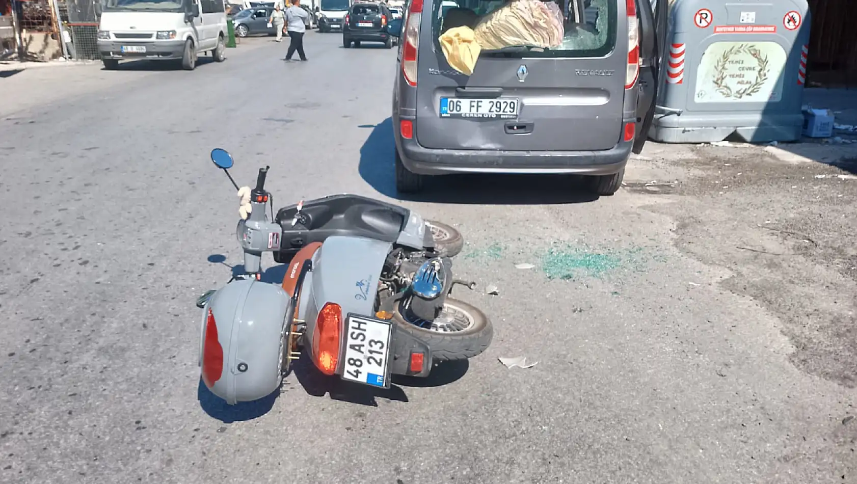 Milas Sanayi Caddesi'nde Otomobile Arkadan Çarpan Motosiklet Sürücüsü Yaralandı...