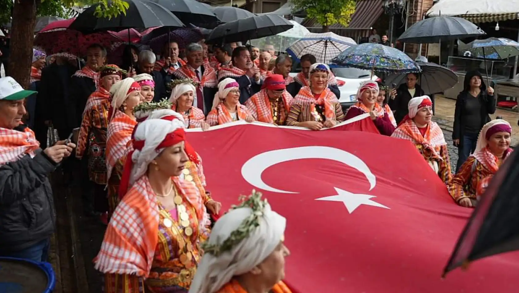 Milas'ta 10. Zeytin Hasat Şenliği Başladı...