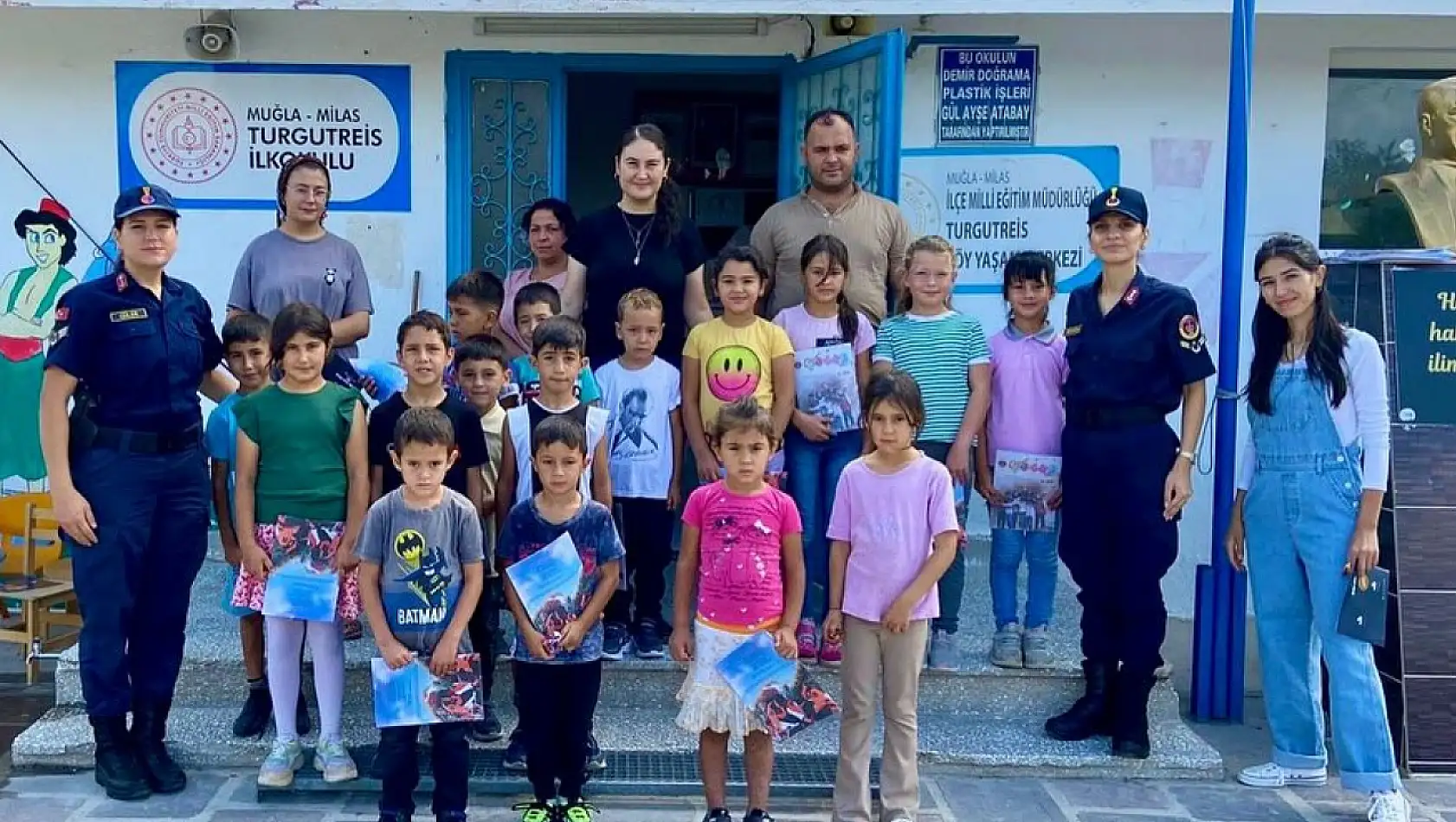 Milas'ta Jandarmadan Öğrencilere Güvenlik ve Eğitim Desteği