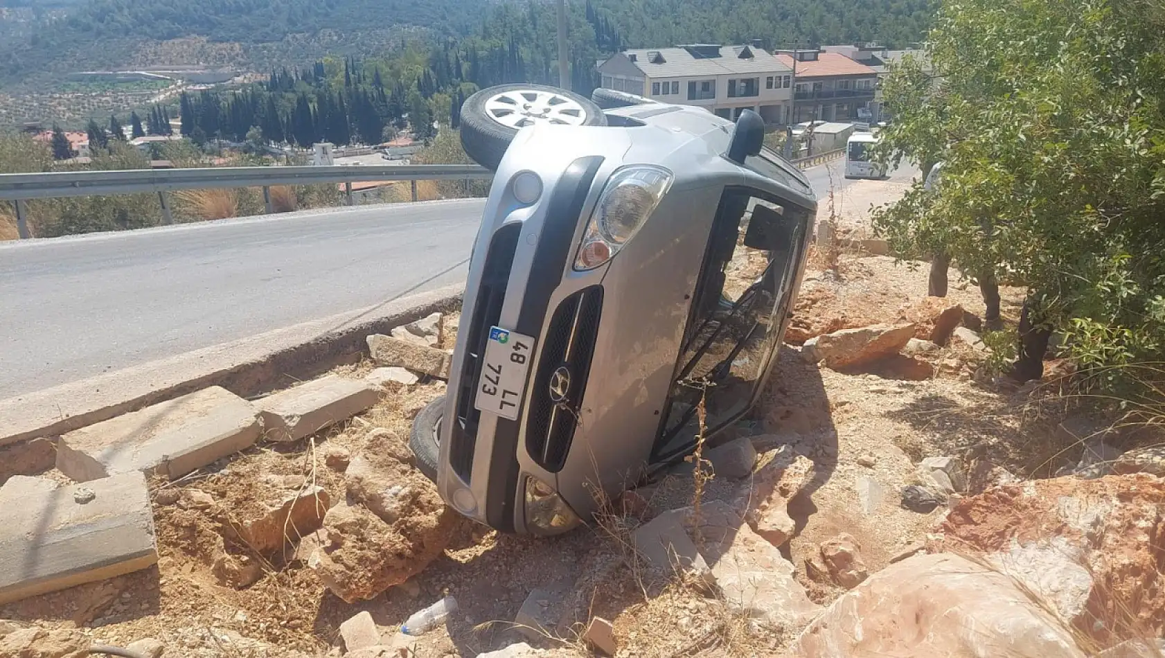 Milas'ta Korkutan Kaza: Otomobil Hastane Yolunda Yan Yattı…