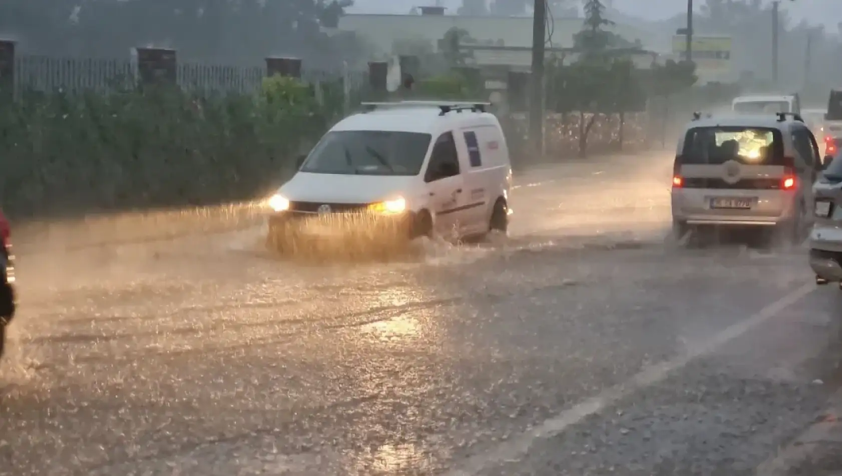 Milas'ta Kuvvetli Yağış Alarmı: Dikkatli Olun!