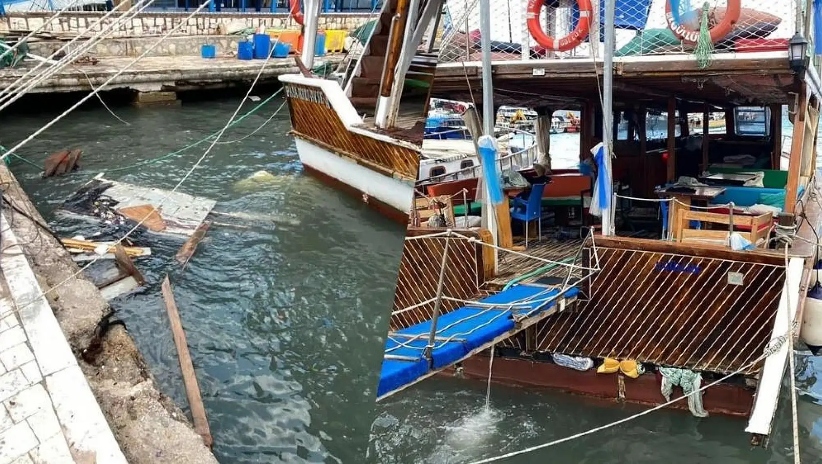 Milas’ta Fırtına Geceyi Kabusa Çevirdi: Çok Sayıda Tekne Hasar Gördü…