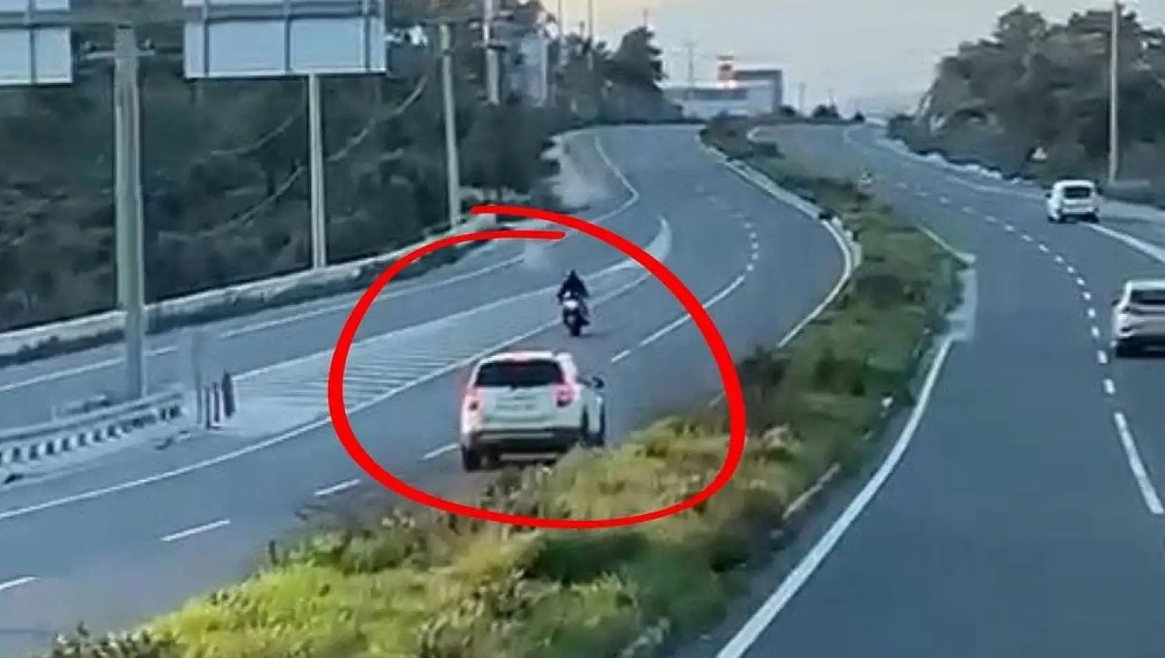 Trafik Kurallarını Hiçe Sayan Sürücüler Milas-Bodrum Karayolunda Tehlike Saçtı