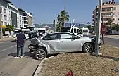 Kırmızı Işıkta Duran Araca Kamyonet Çarptı: 1 Yaralı