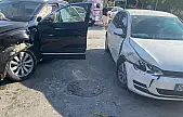 Kuvayi Milliye Caddesi'nde iki araç çarpıştı