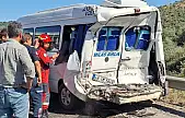 Milas'ta Korkunç Kaza: Beton Mikseri Servis Aracına Arkadan Çarptı: 1 Kişi Öldü 15 Kişi Yaralandı