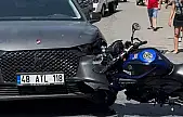 Milas'ta korkutan kaza: Motosiklet otomobile ok gibi saplandı