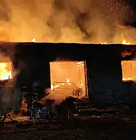 Milas Çamköy'de Metruk Ev Alevlere Teslim Oldu