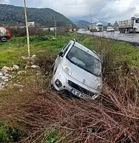 Milas Söke Yolunda Korkutan Kaza: Yağış Nedeniyle Şarampole Uçtu 1 Kişi yaralandı