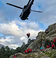 Milas'ta doğa yürüyüşünde yaralanan vatandaş, jandarma helikopteriyle kurtarıldı